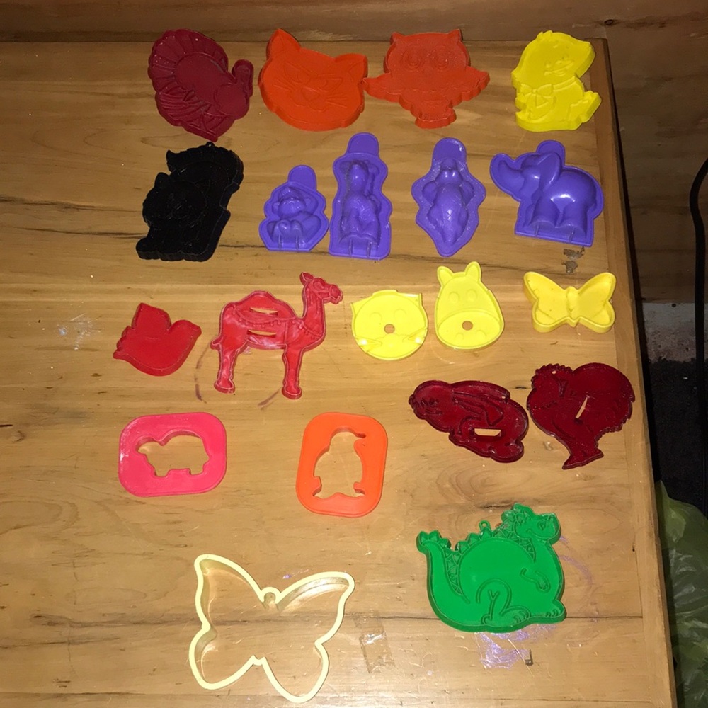 These are play-Doh animals 17 item included